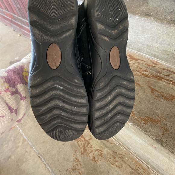 Earth Origins black suede and faux fur ankle boots - Picture 8 of 8